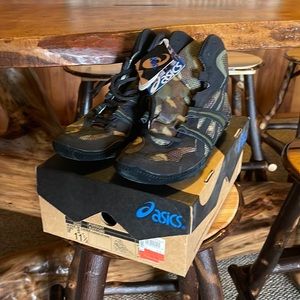 Oasics camo shoe Brand New!!!